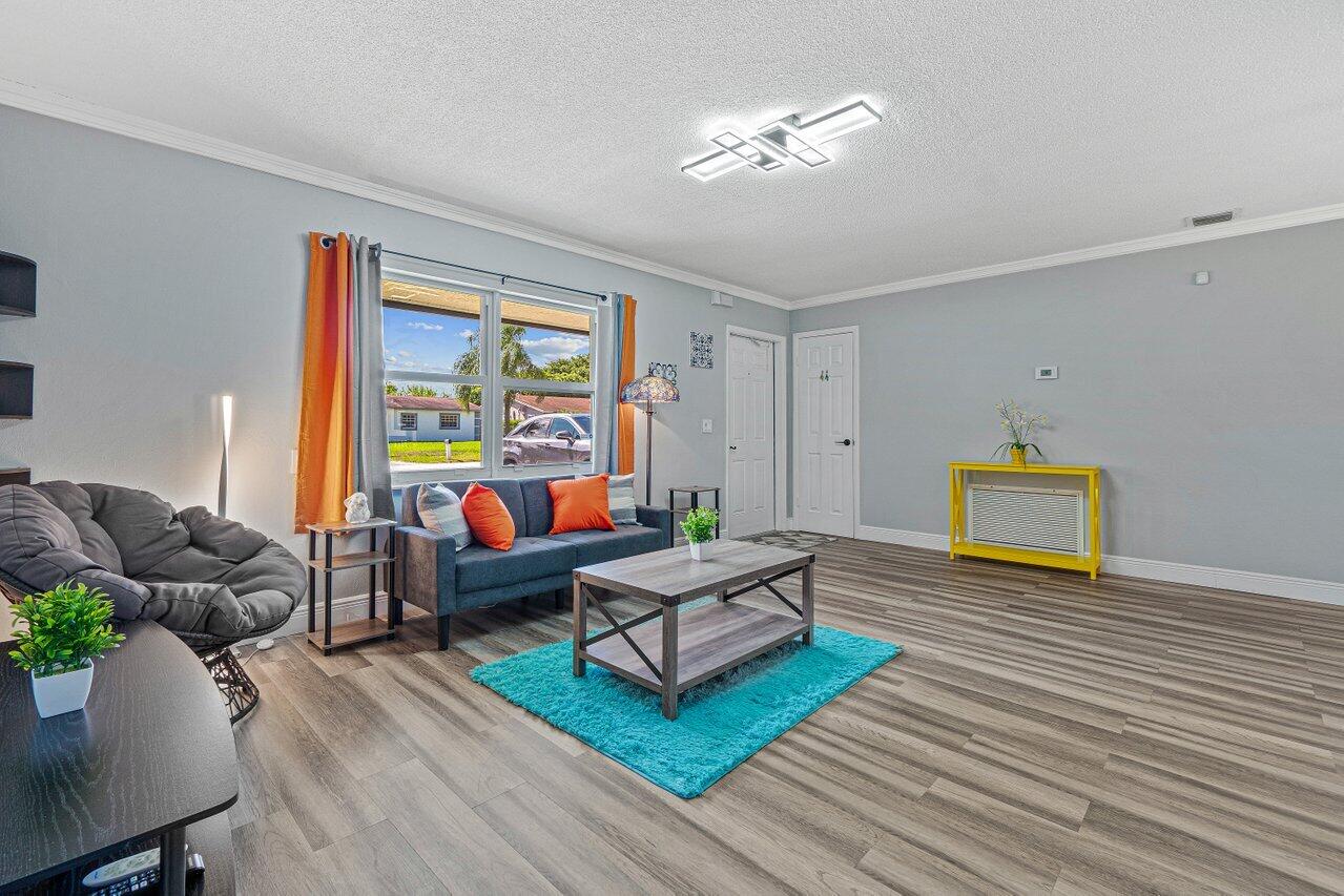 COMMONWEALTH MANOR - Residential Lease