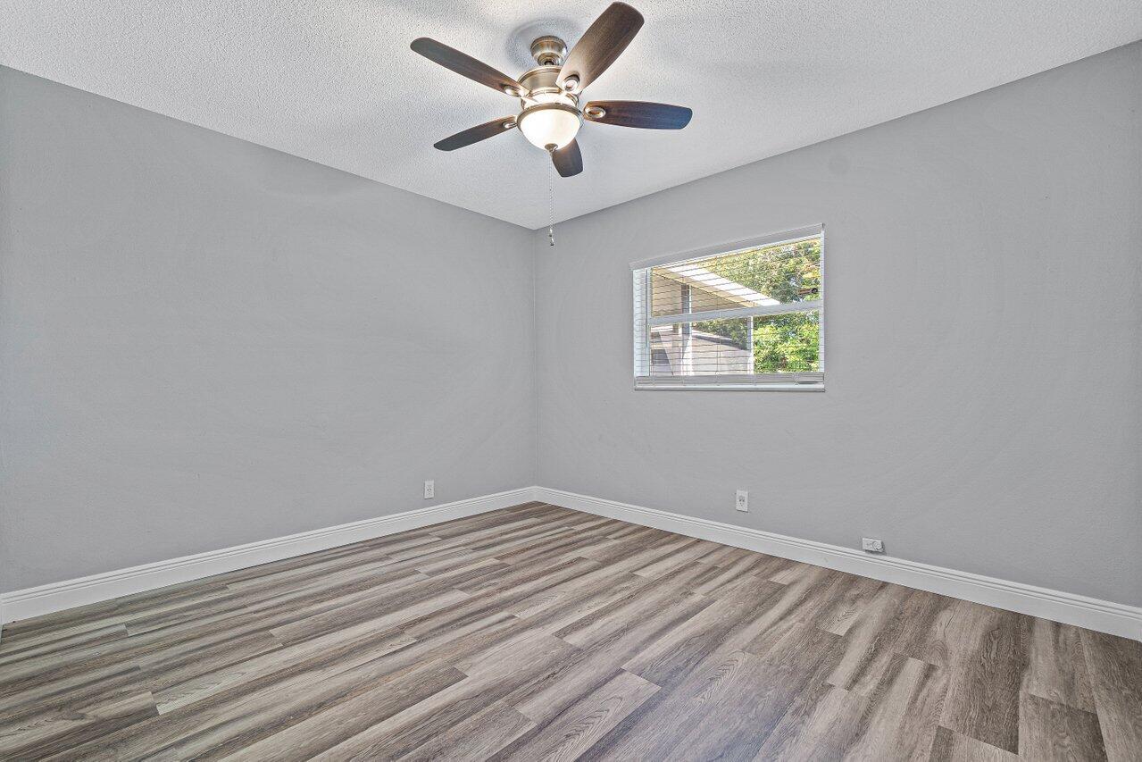 COMMONWEALTH MANOR - Residential Lease