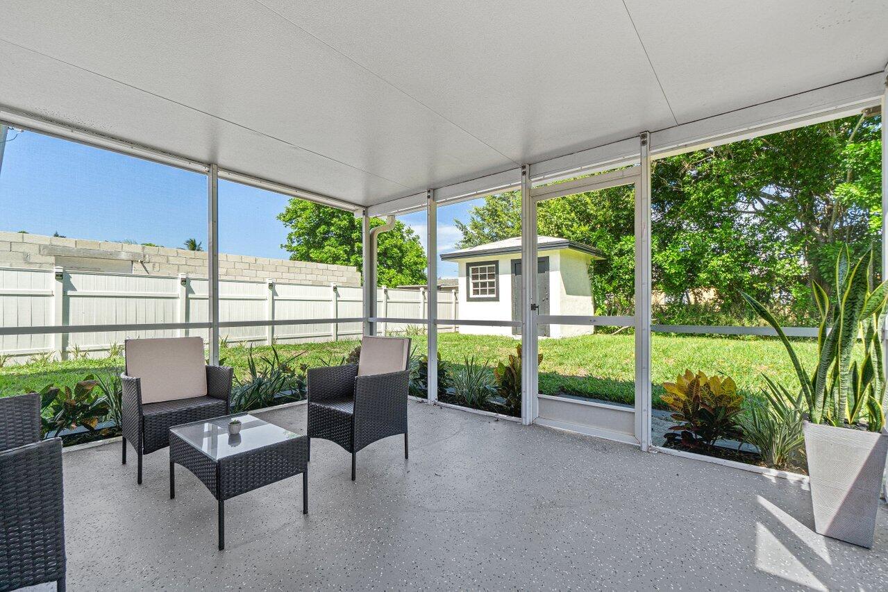 COMMONWEALTH MANOR - Residential Lease