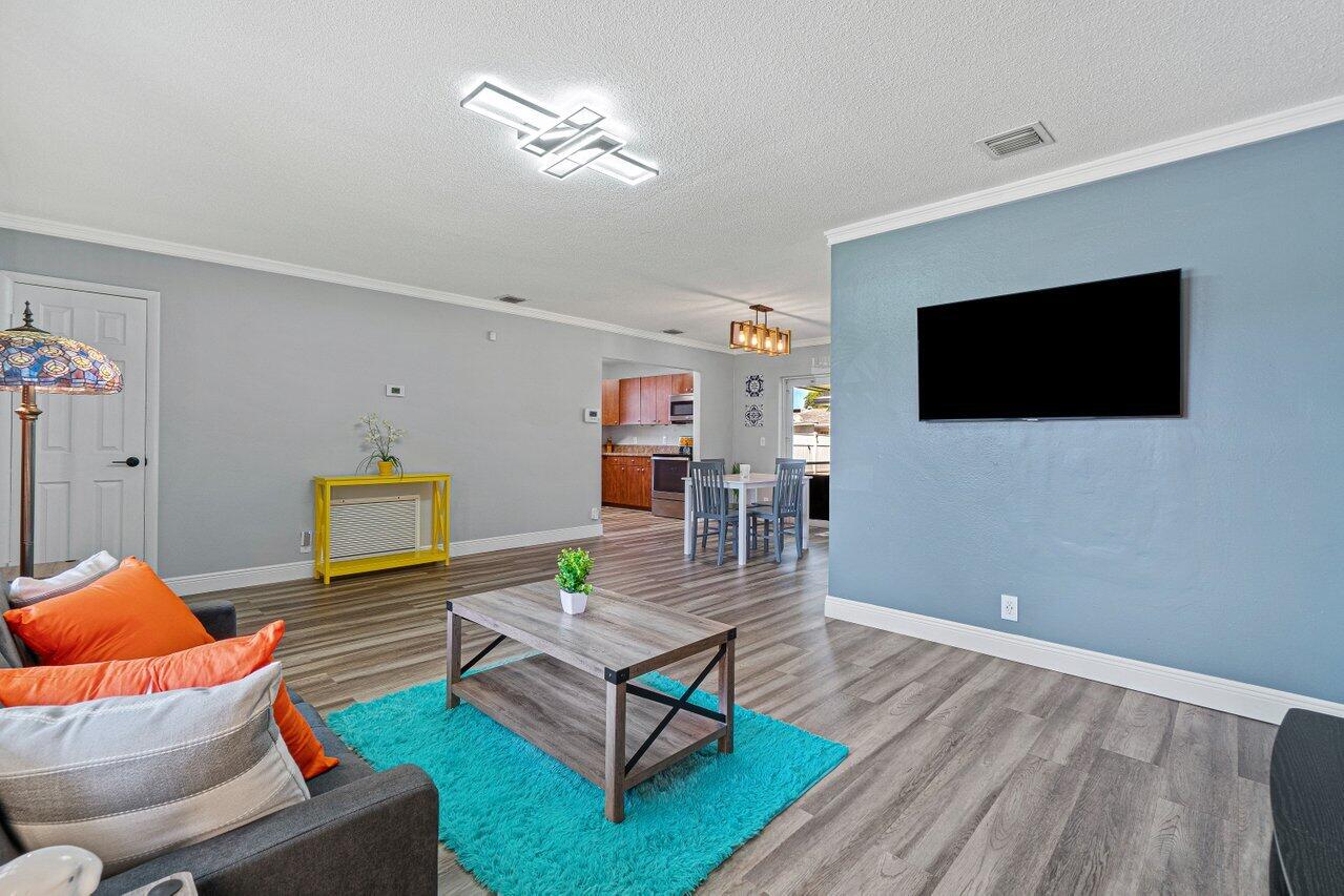 COMMONWEALTH MANOR - Residential Lease