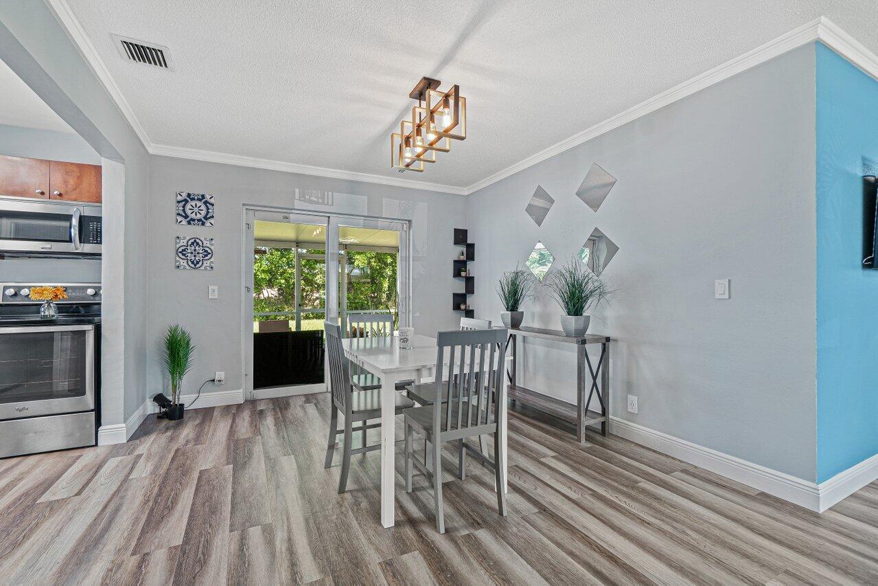 COMMONWEALTH MANOR - Residential Lease