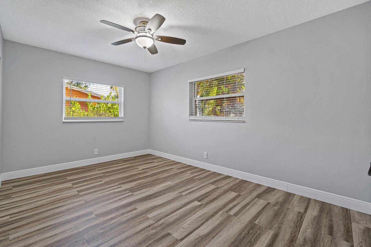 COMMONWEALTH MANOR - Residential Lease