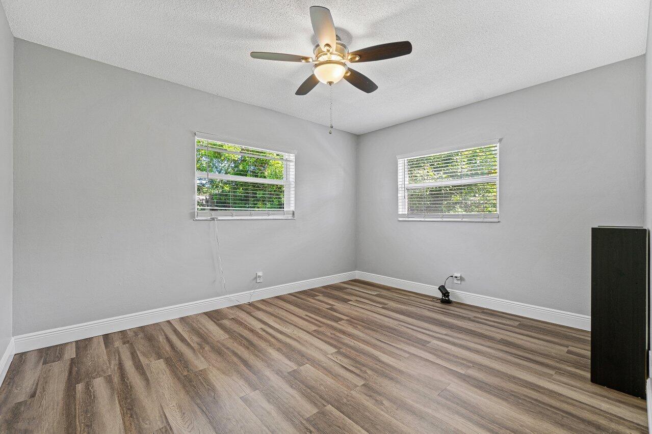 COMMONWEALTH MANOR - Residential Lease