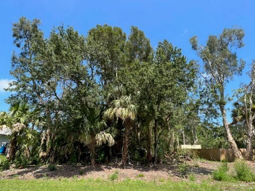 Photo of 5410 Deleon Avenue Ave, Fort Pierce, FL 34951 (MLS # R10810146)