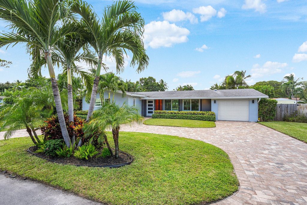 Photo of 2701 SW 6th Street, Boynton Beach, FL 33435 (MLS # R11123599)