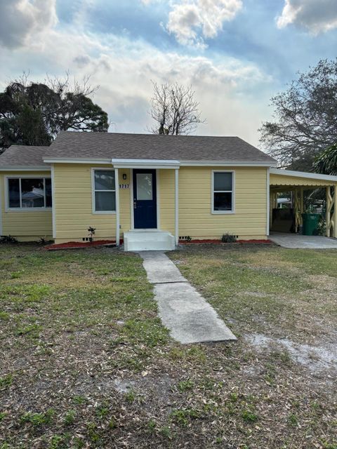 Photo of 1717 Linwood Avenue, Fort Pierce, FL 34982 (MLS # B26011577)