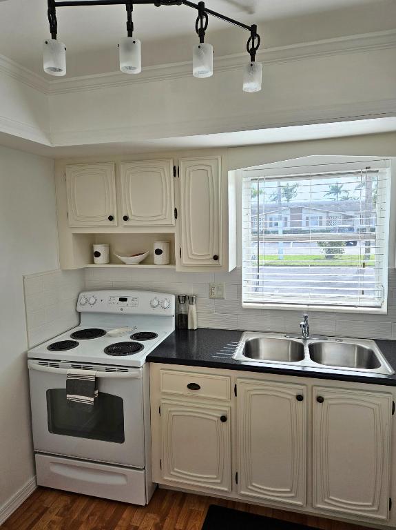 2572 E Emory Drive E I