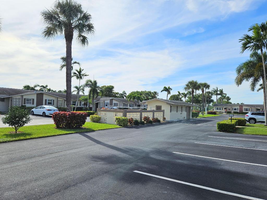 CRESTHAVEN VILLAS CONDO 31 - Residential