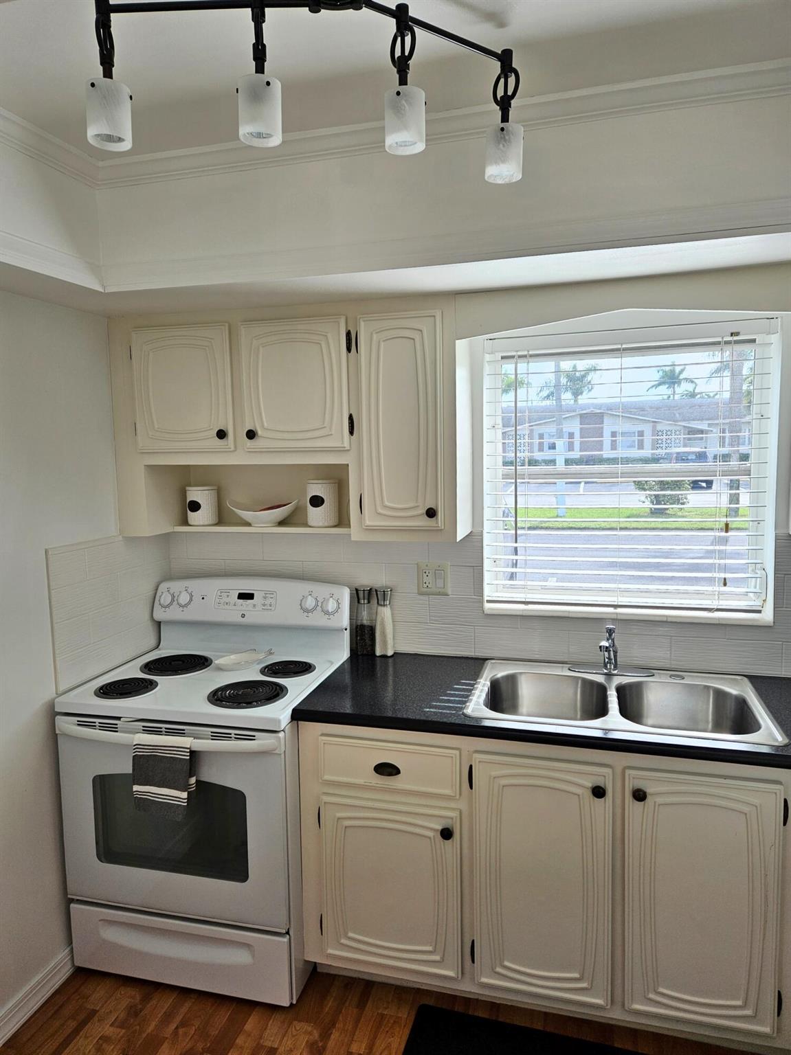 View photos, virtual tours, details... 2572 E Emory Drive E I