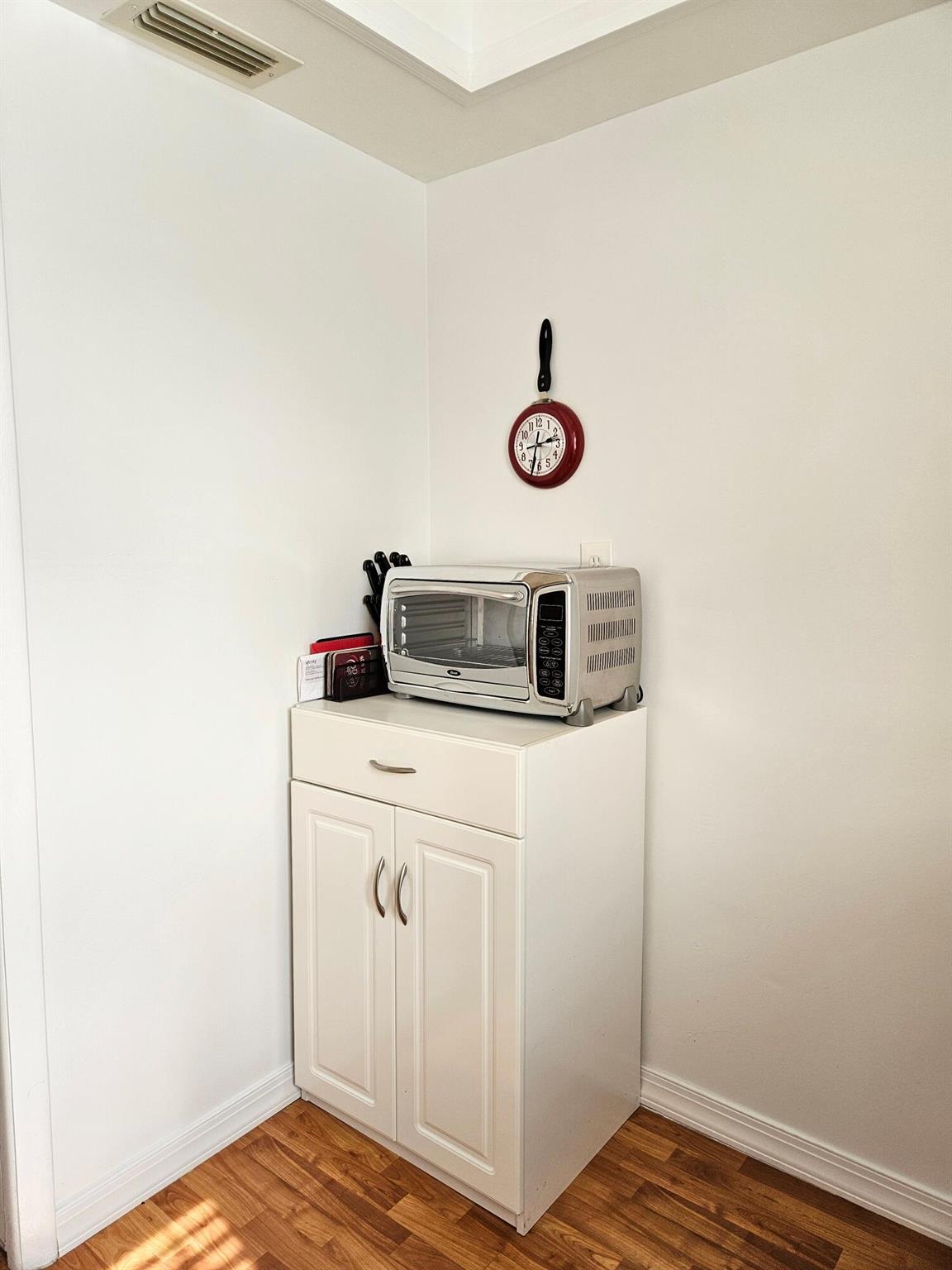 CRESTHAVEN VILLAS CONDO 3 - Residential