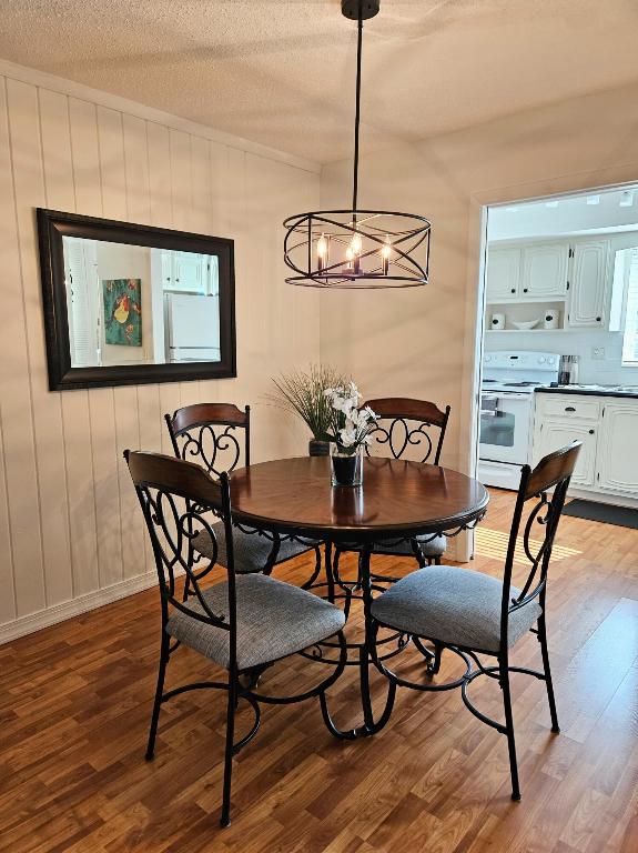 CRESTHAVEN VILLAS CONDO 31 - Residential