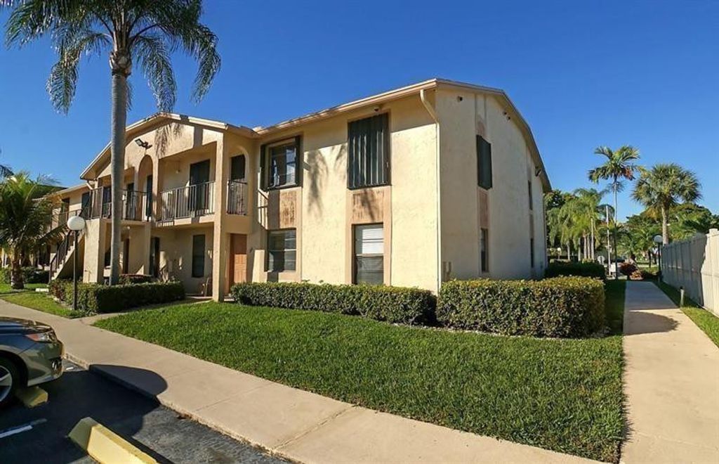 Photo of 9466 S Boca Cove Circle #312, Boca Raton, FL 33428 (MLS # F10407486)