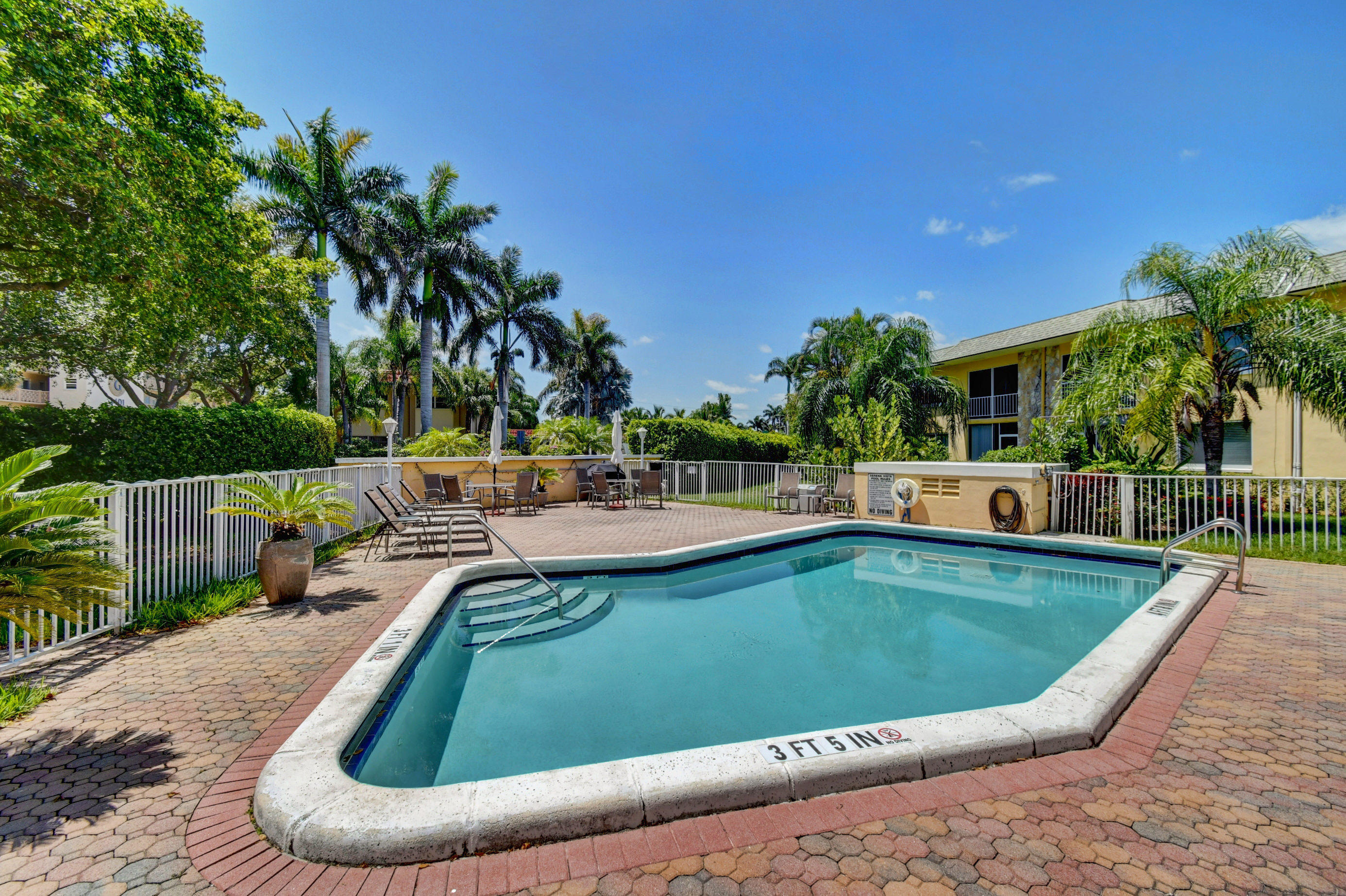 VERY CLEAN AND BRIGHT CONDO IN GREAT EAST DELRAY LOCATION. JUST BLOCKS TO BEACH, SHOPS AND DOWNTOWN DELRAY. TWO BEDROOMS AND ONE AND A HALF BATHS, TILED FLOORS THROUGHOUT. SCREENED LANAI AND 1 ASSIGNED PARKING SPACE BUT ALSO PLENTY OF GUEST SPOTS.