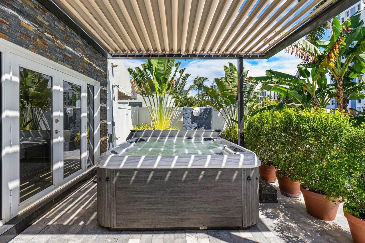 CORAL RIDGE COUNTRY CLUB - Residential