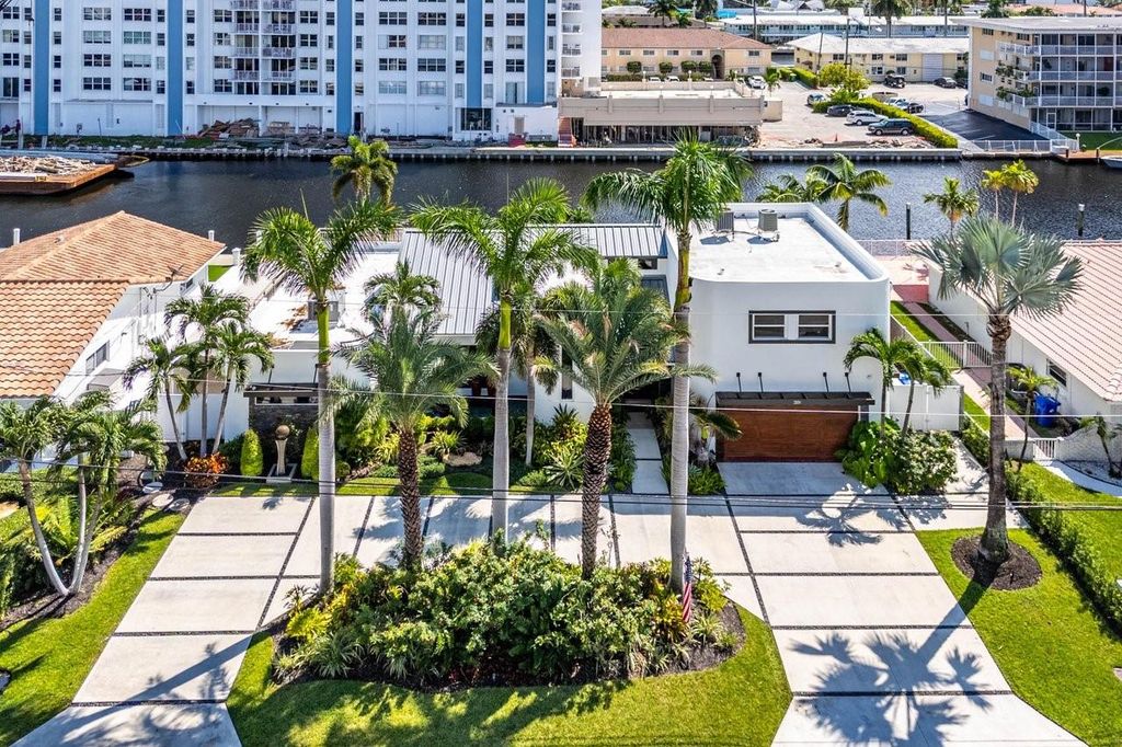 Photo of 2850 NE 35 St, Fort Lauderdale, FL 33306 (MLS # F10493010)