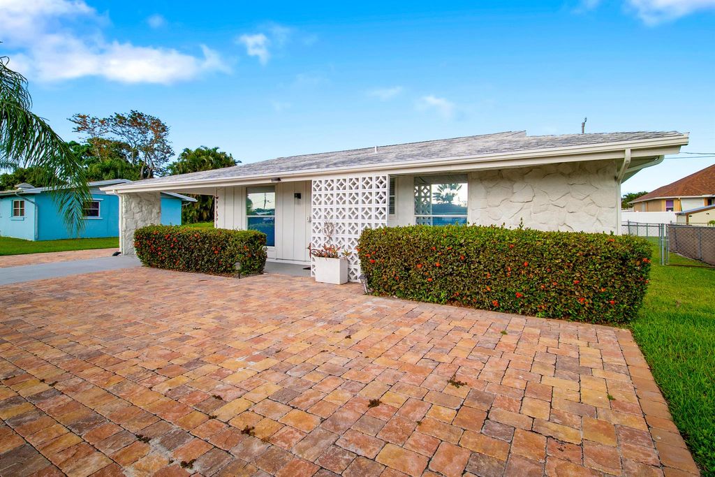 Photo of 155 N Riomar Drive N, Port Saint Lucie, FL 34952 (MLS # R11080304)