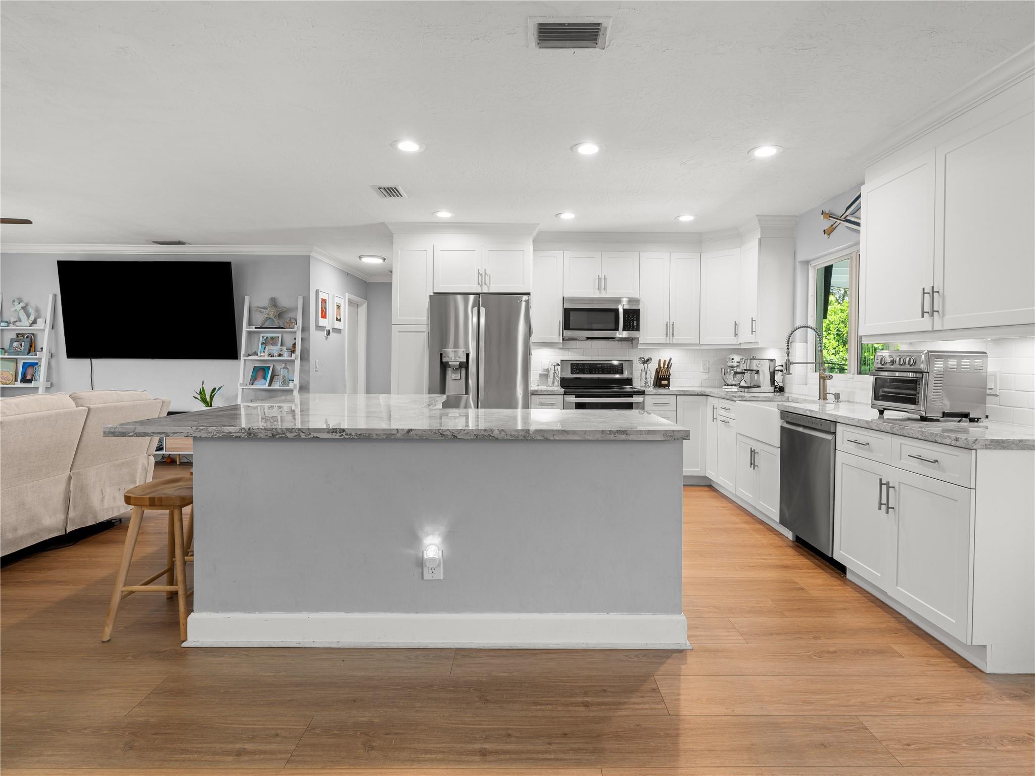 11773 SW 53rd St, Cooper City, FL, 33330/$815,000 3 11773 SW 53rd St