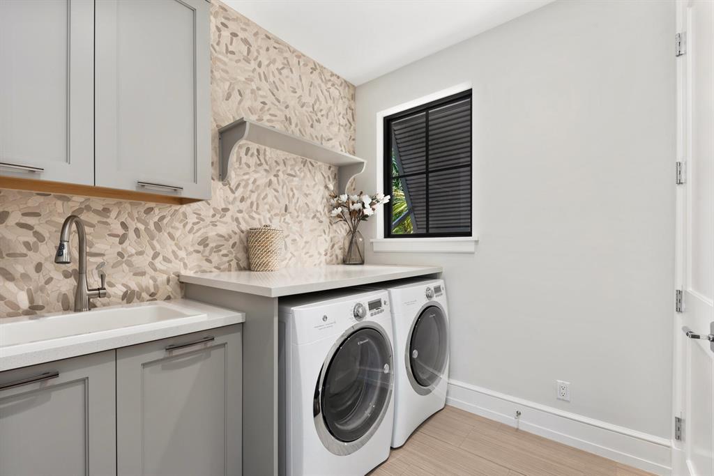 RIVERSIDE on the LOX - Residential