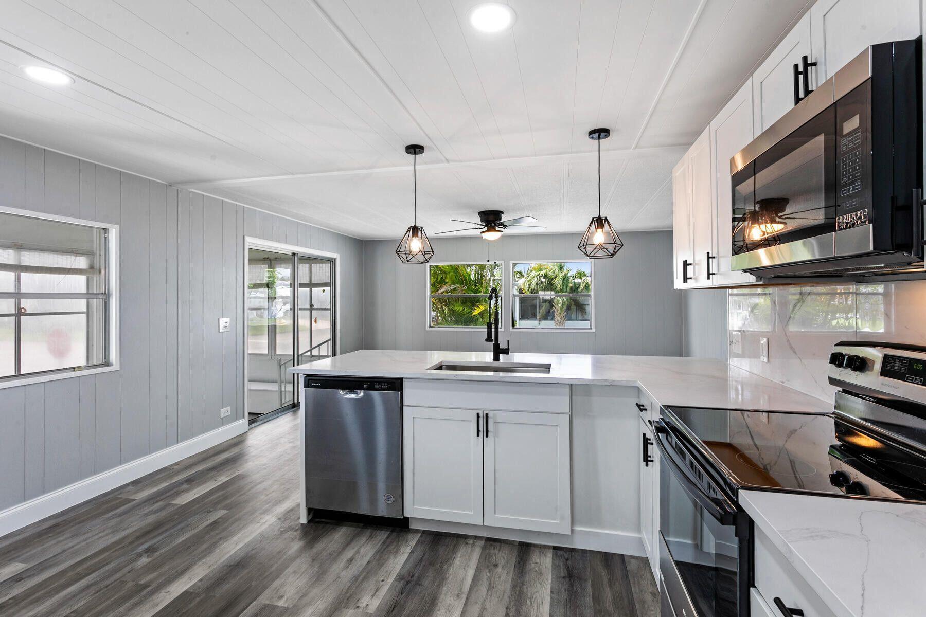 56011 Amparo Bay