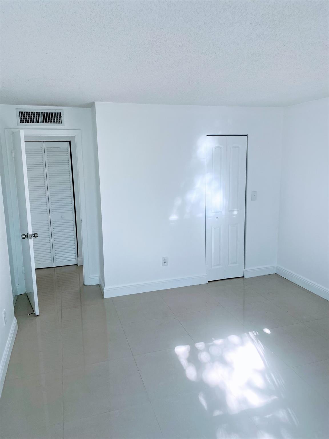 PROMENADE AT KENDALE LAKE - Residential Lease