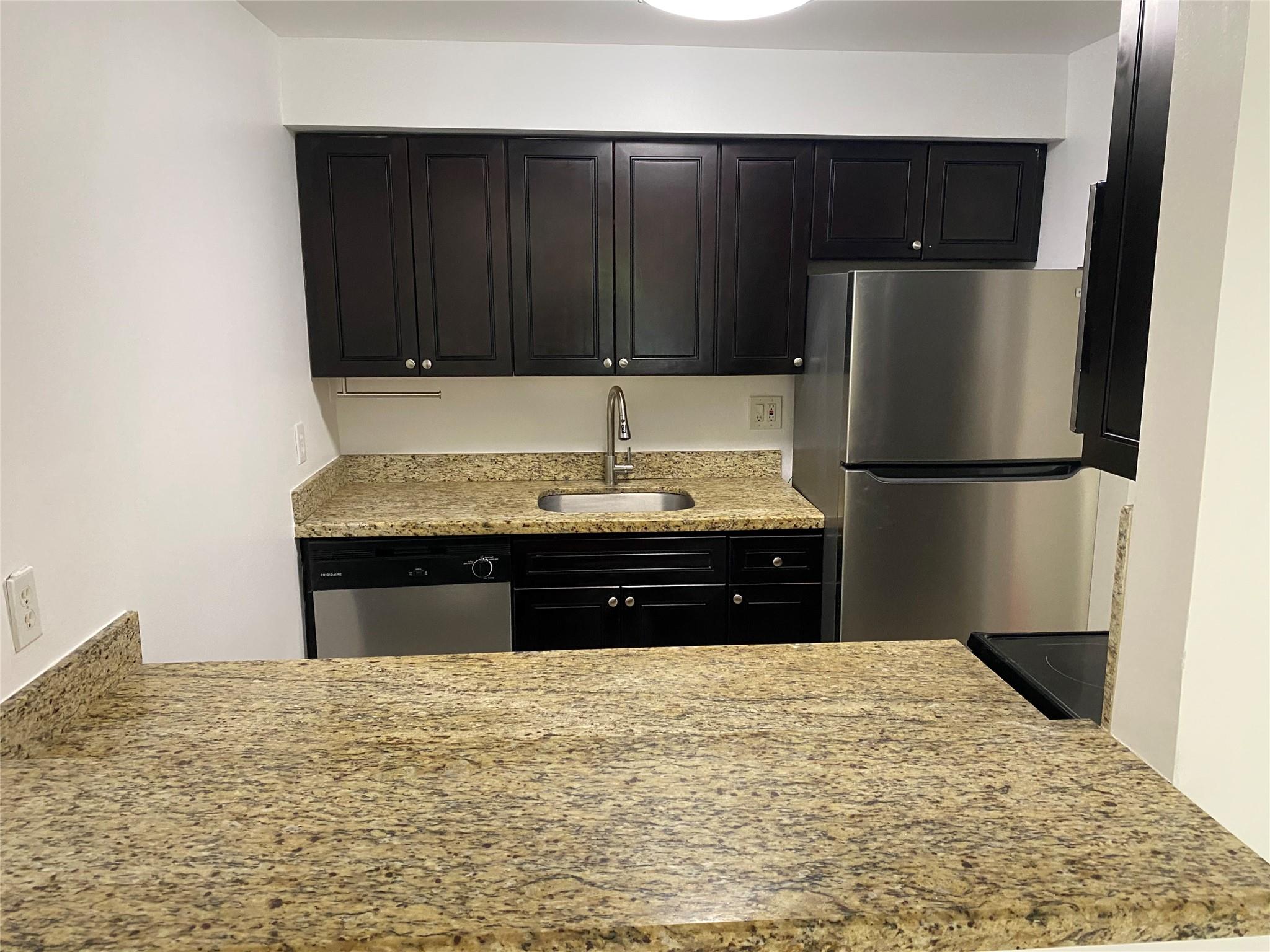 PROMENADE AT KENDALE LAKE - Residential Lease