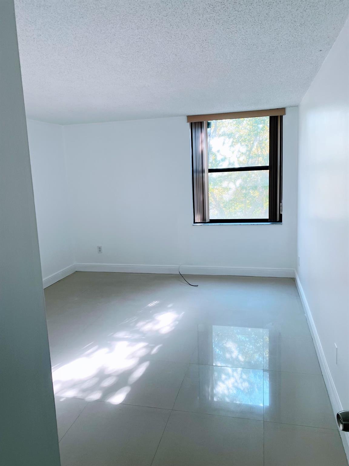 PROMENADE AT KENDALE LAKE - Residential Lease