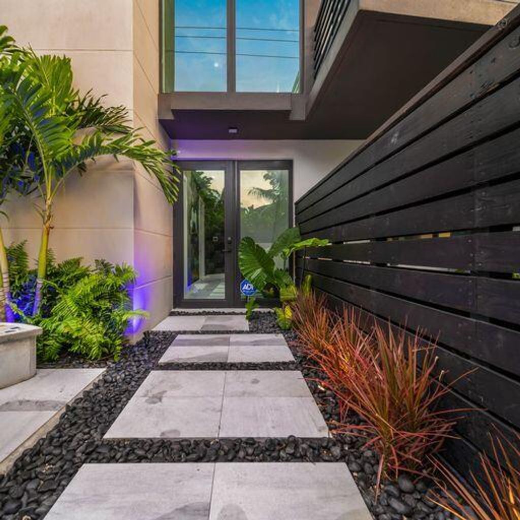 Photo of 1058 N Victoria Park Road N, Fort Lauderdale, FL 33304 (MLS # B26021175)
