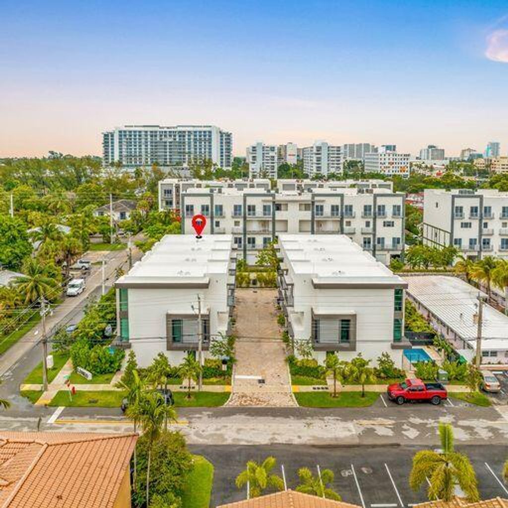 Photo of 1058 N Victoria Park Road N, Fort Lauderdale, FL 33304 (MLS # B26021175)