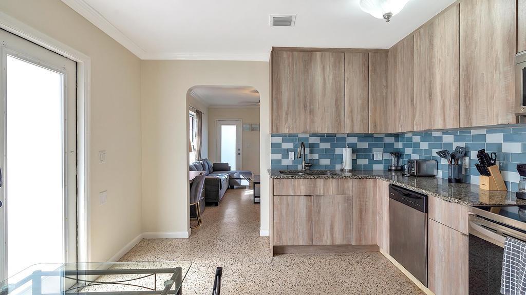 LAKE WORTH TOWN OF - Residential Lease