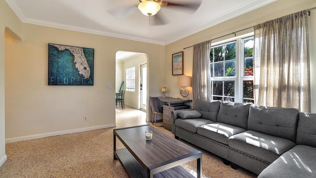 LAKE WORTH TOWN OF - Residential Lease