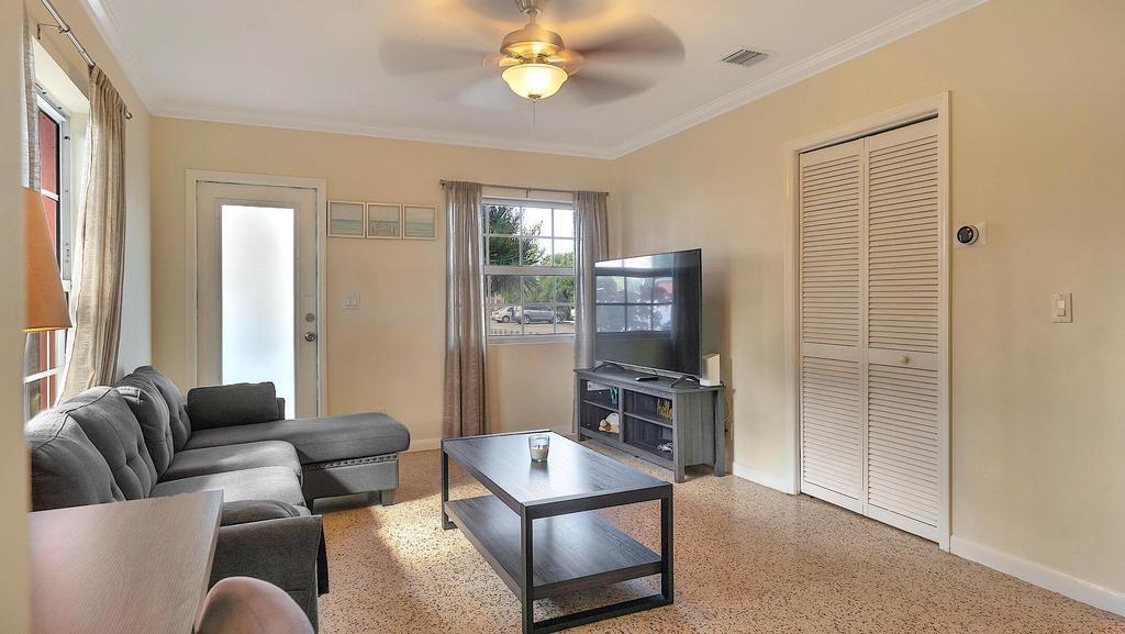 LAKE WORTH TOWN OF - Residential Lease