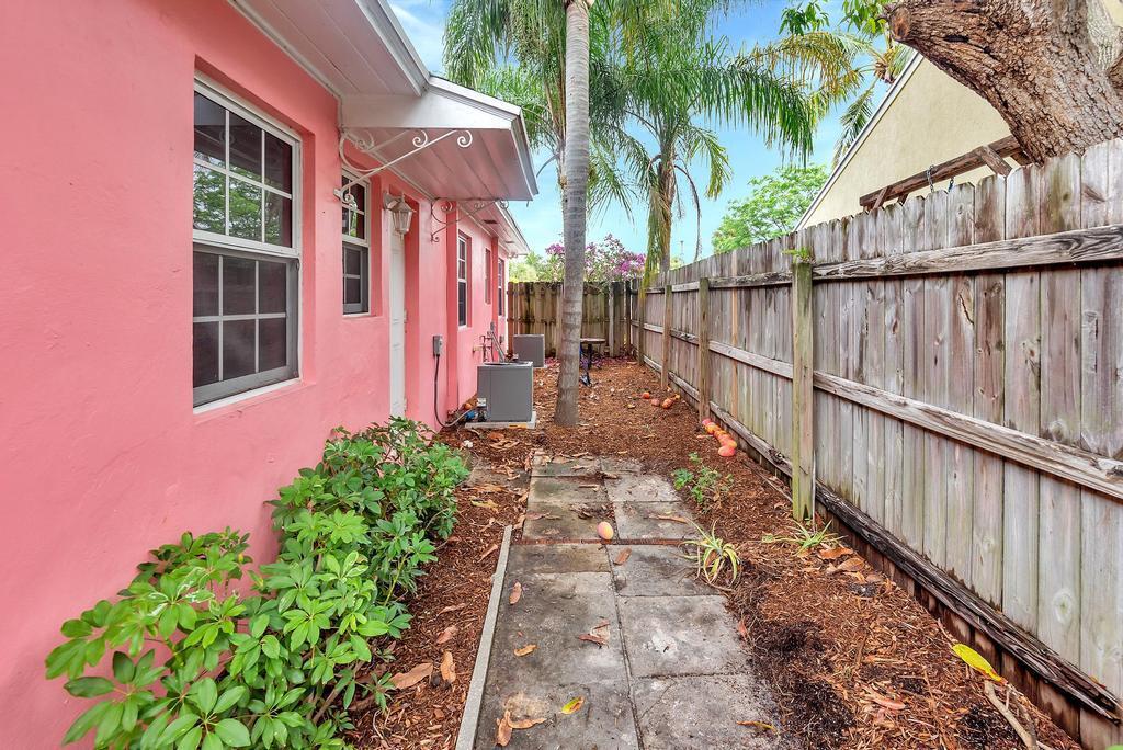 LAKE WORTH TOWN OF - Residential Lease