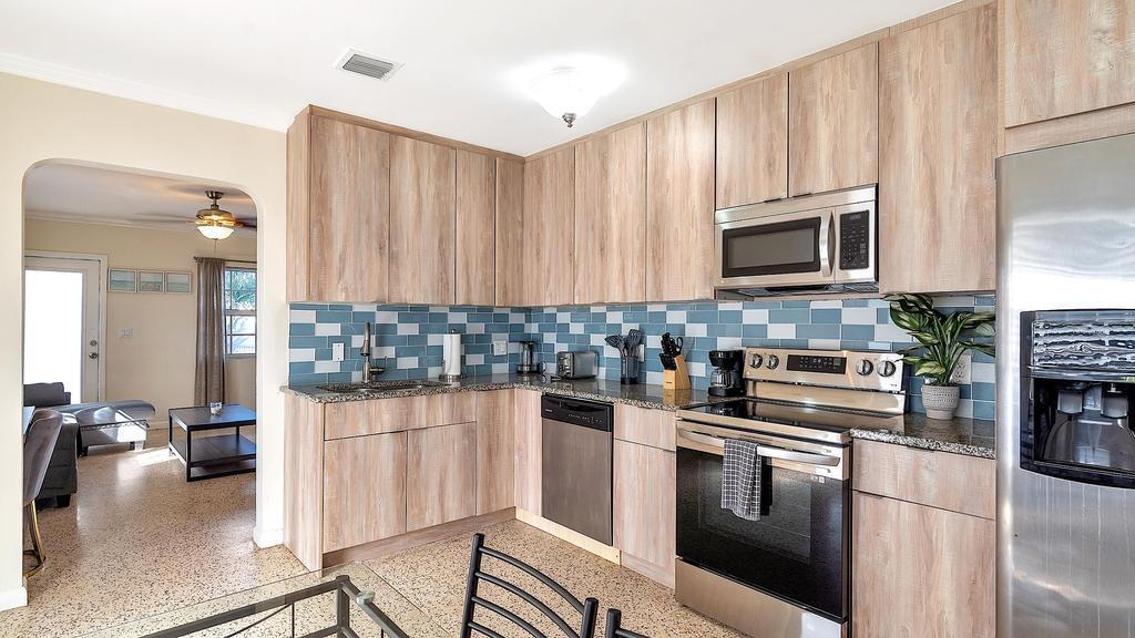 LAKE WORTH TOWN OF - Residential Lease