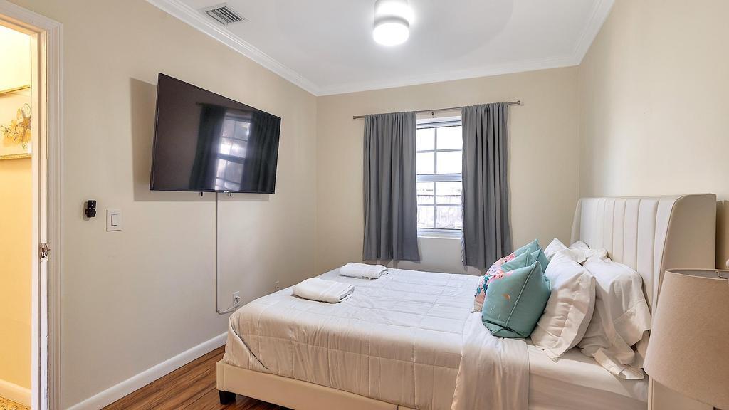 LAKE WORTH TOWN OF - Residential Lease