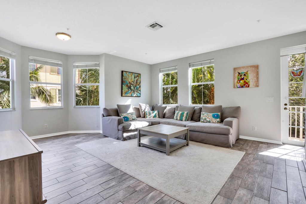 Photo of 4106 Greenway Drive, Jupiter, FL 33458 (MLS # B26088929)