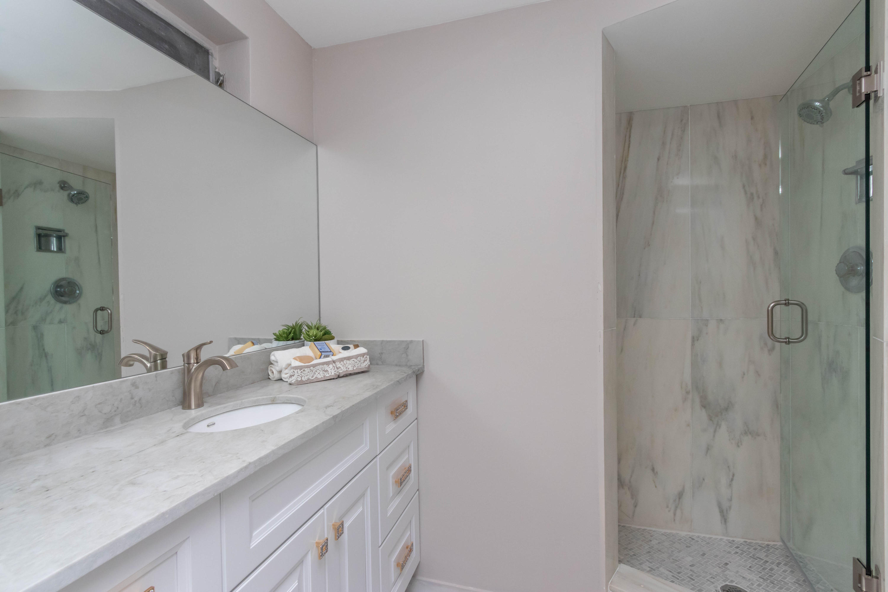 DIAMONDHEAD CONDO - Residential Lease