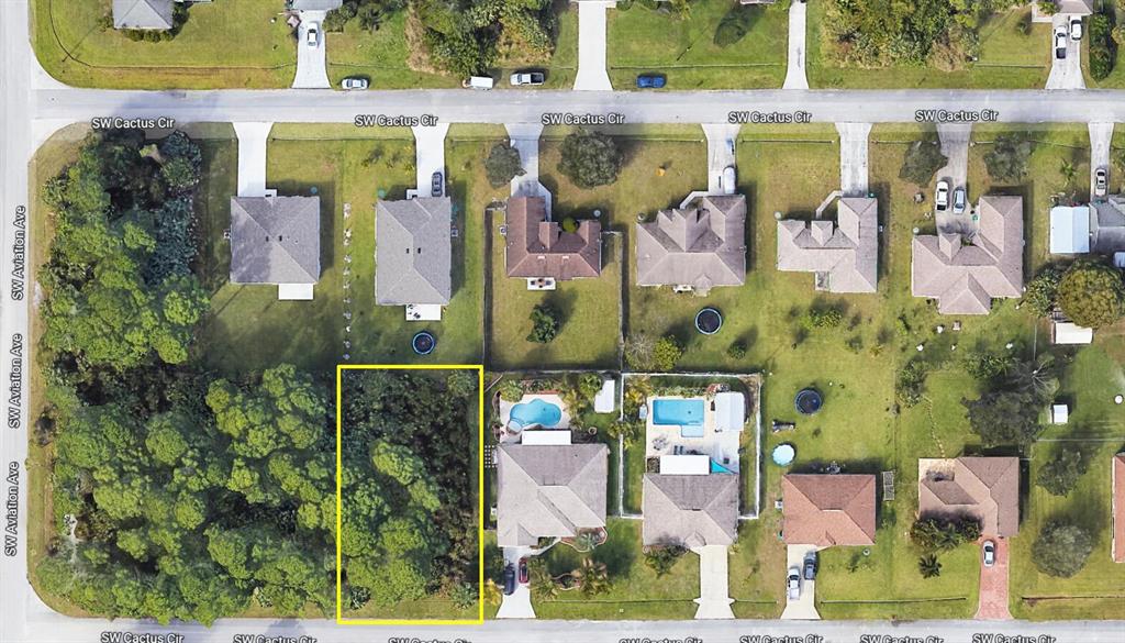 This Lot is placed perfectly in Port Saint Lucie, building your new home here would put you in a nice quite neighborhood while still being in walking distance of groceries, gas station and restaurants.