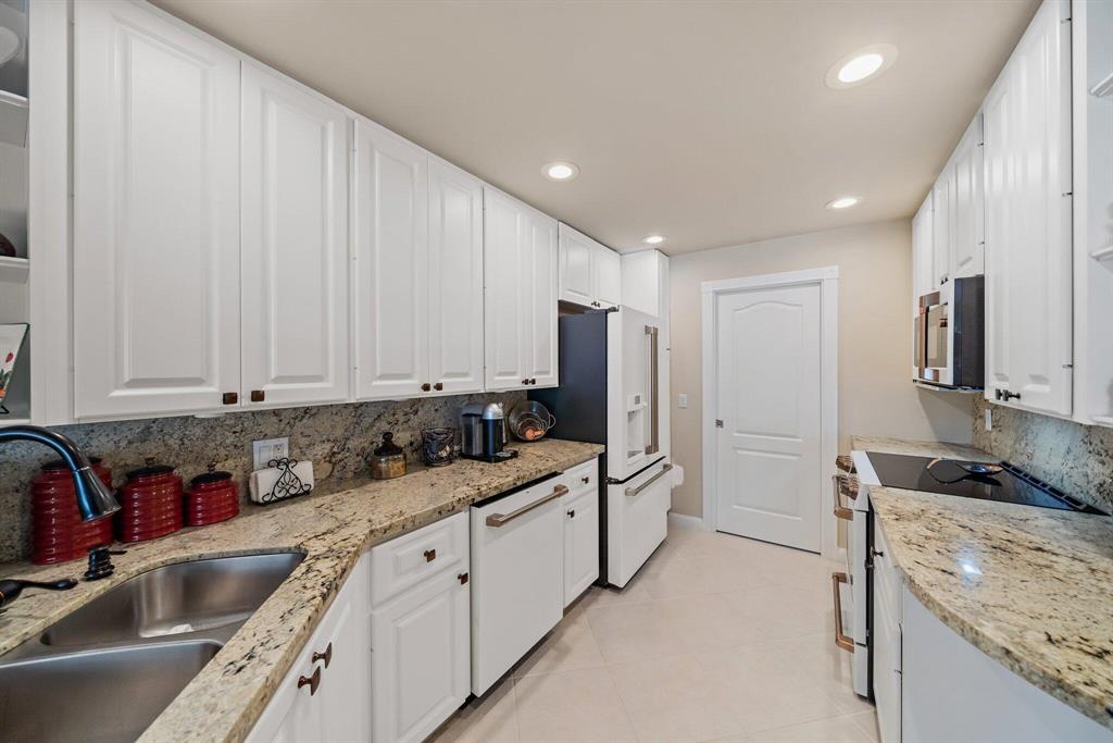 RIVERWALK PL 6 - Residential Lease