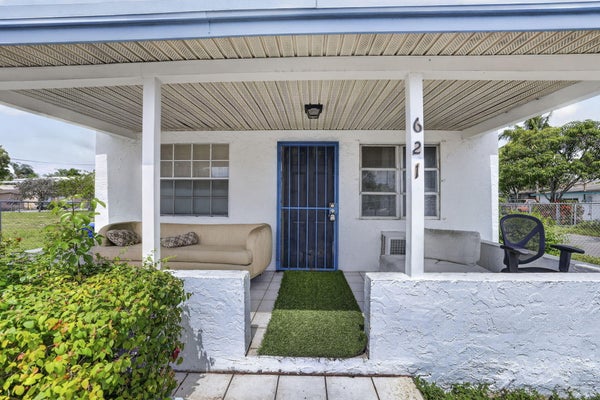621 NW 3RD AVE, POMPANO BEACH, FL 33060 - Image 7bc8c8e80a9077f02cfc2ff359fb2513/2693790083