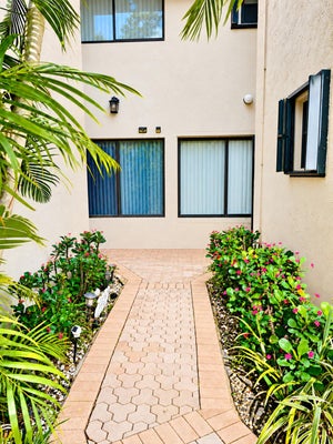 950 MOCKINGBIRD LN APT 614B, PLANTATION, FL 33324 - Image 7bc97aaae16b86a778e527b7b618bf65/1821221085