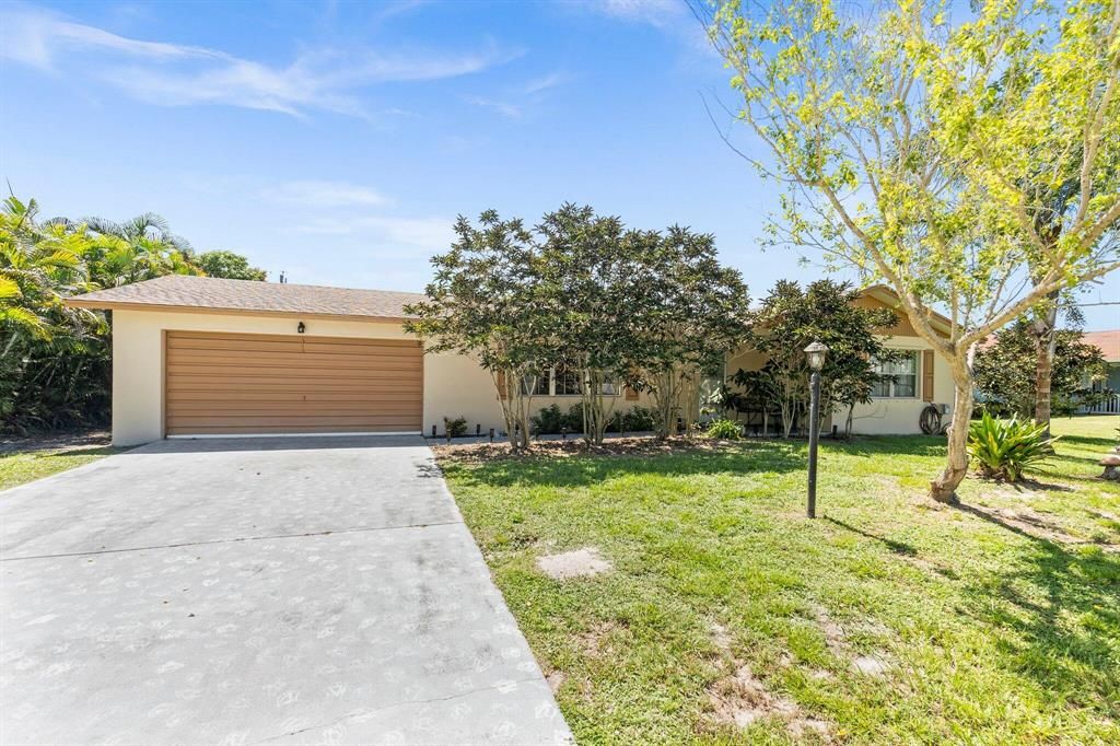 Photo of 562 SE Keyes Street St, Port Saint Lucie, FL 34983 (MLS # R10819577)