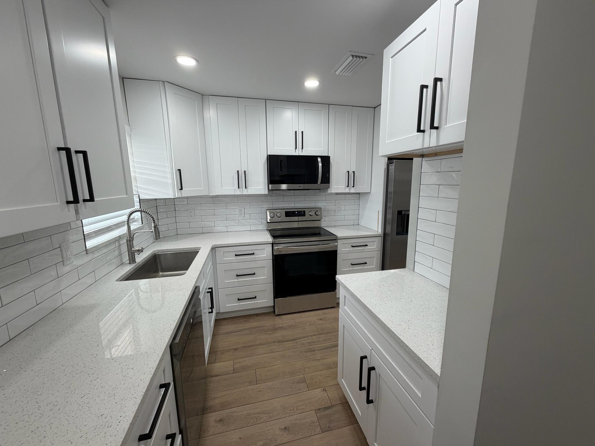 THE LITTLE CLUB CONDO - Residential