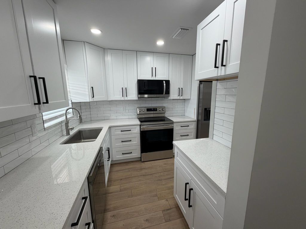 Photo of 18081 SE Country Club Drive #17-170, Jupiter, FL 33469 (MLS # R11169552)