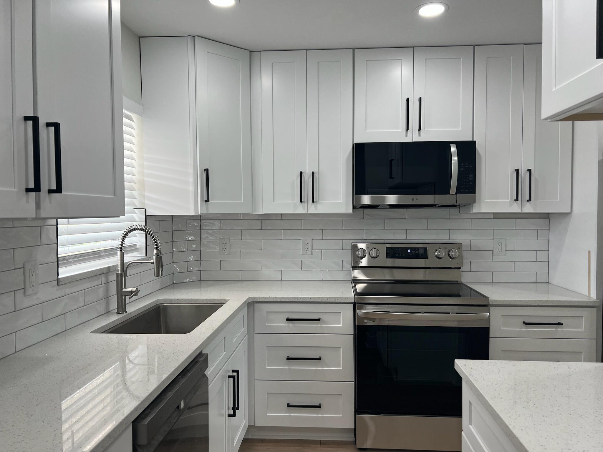 THE LITTLE CLUB CONDO - Residential