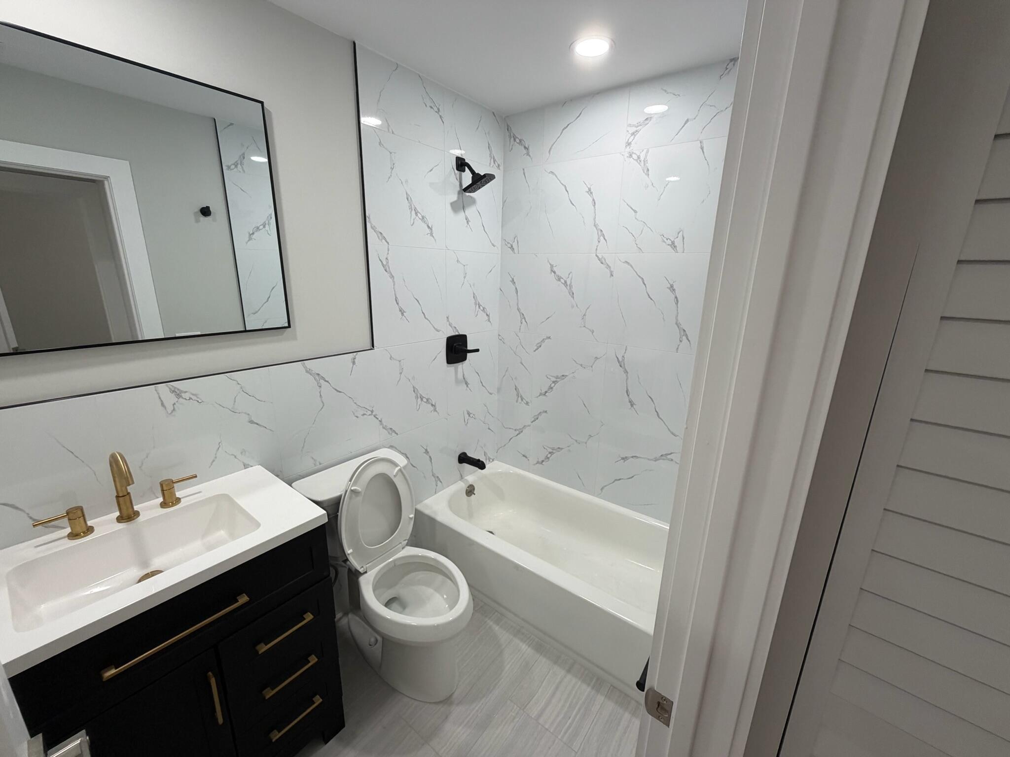 THE LITTLE CLUB CONDO - Residential