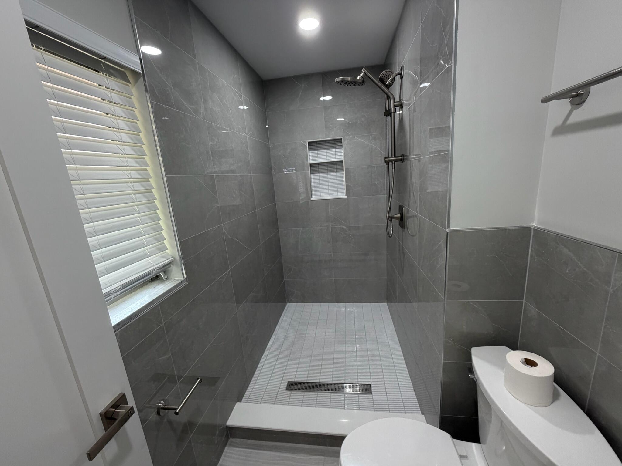 THE LITTLE CLUB CONDO - Residential