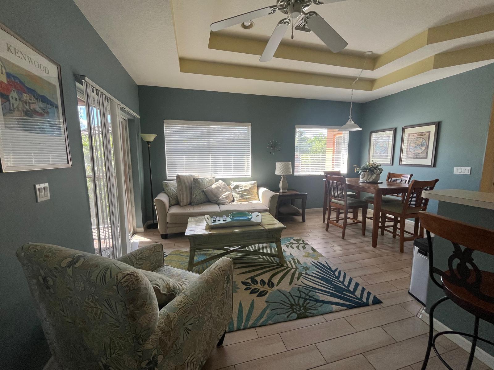 Nice condo on second floor, master suite with 2 queen beds, 1.5 baths, spacious living and dinning room, nice view balcony, great location on Castle Pines of PGA Village, close to I-95 - Saint Lucie West, Mets Stadium