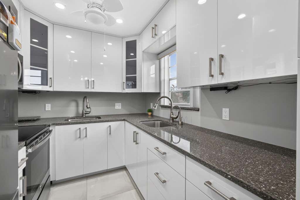 Photo of 160 EASTHAMPTON G, West Palm Beach, FL 33417 (MLS # B26062536)