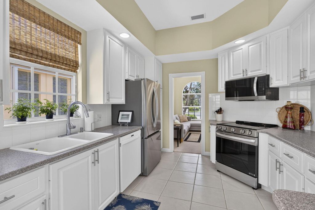 Photo of 8704 Oldham Way, Palm Beach Gardens, FL 33412 (MLS # B26055189)