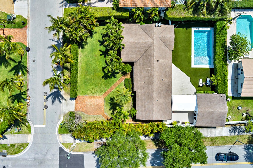 Photo of 260 E Lakewood Road, West Palm Beach, FL 33405 (MLS # B26017902)